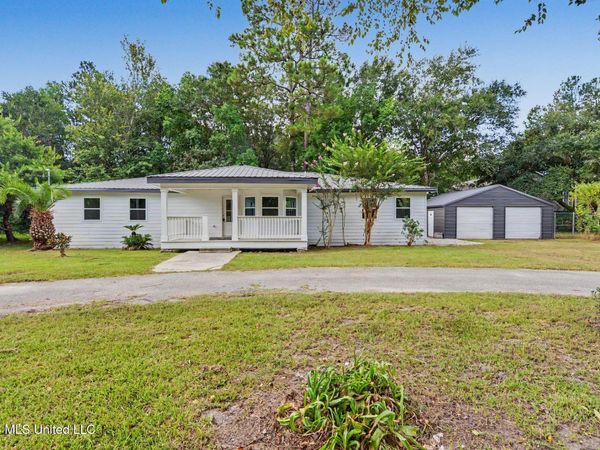 6105 E Desoto Street, Bay Saint Louis, MS 39520