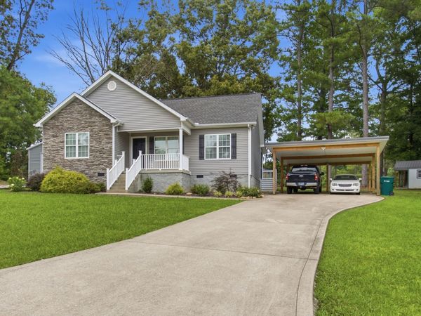 212 Pine Hill Dr , Waverly, TN 37185