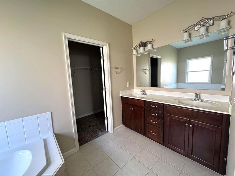 1166 Lenox Court , Lewis Center, OH 43035 Photo 18