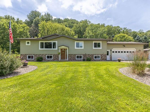 W764 Valley Dr, Unit A, Fountain City, WI 54629