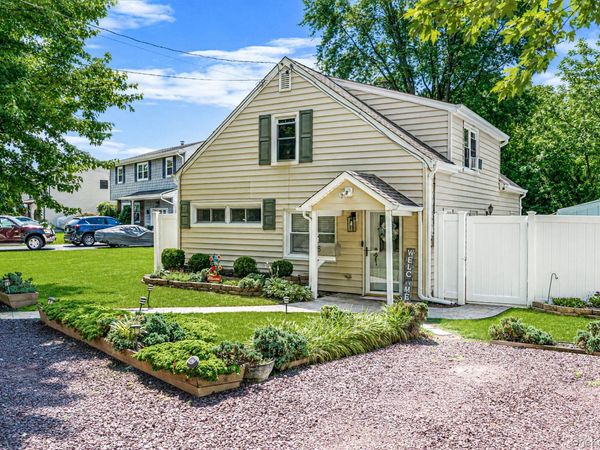 6 Gerek Avenue , West Islip, NY 11795