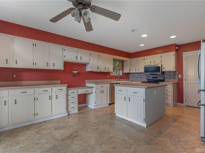 851 Weybridge Drive, Springfield, OH 45503 Photo 11