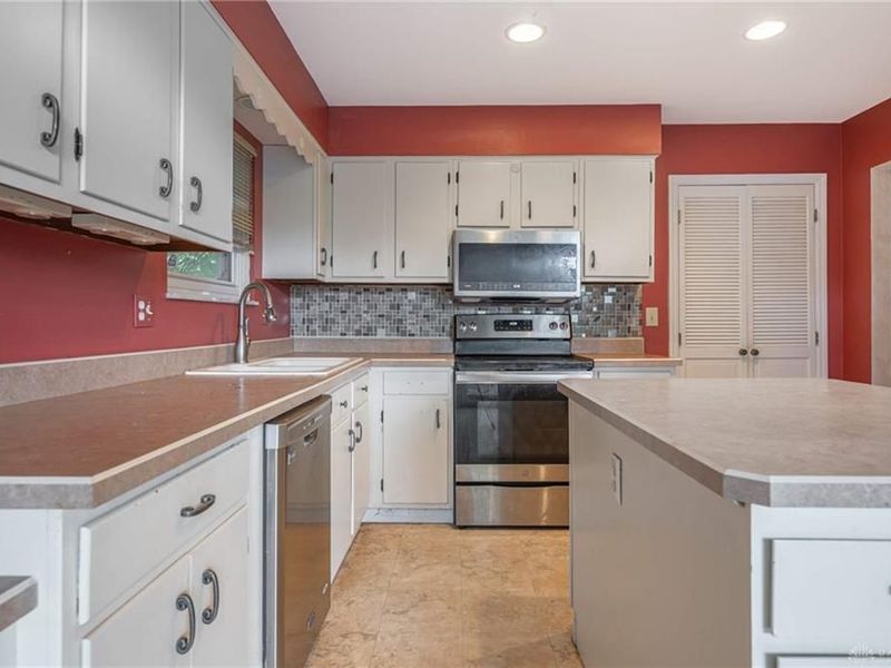 851 Weybridge Drive, Springfield, OH 45503 Photo 13
