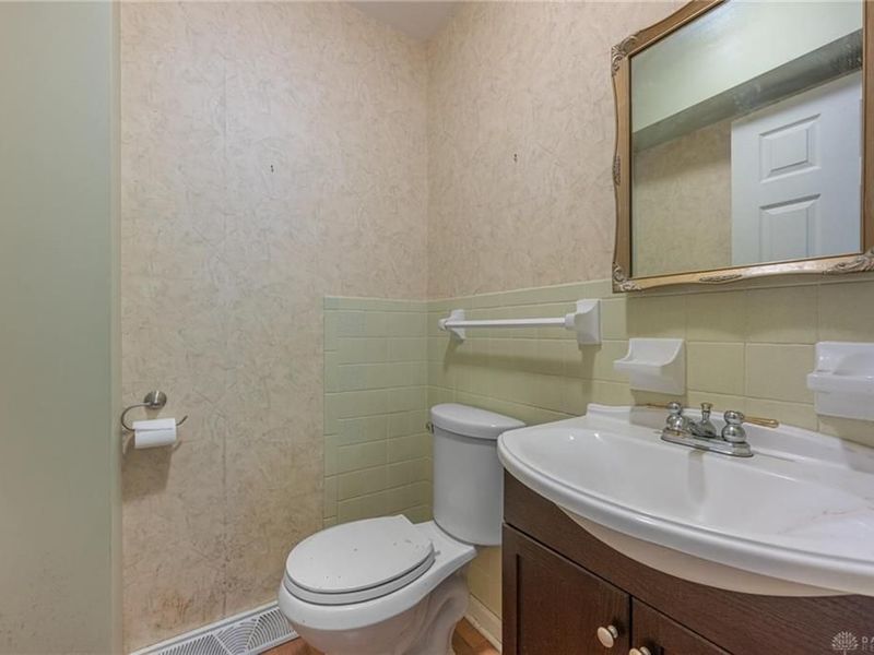 851 Weybridge Drive, Springfield, OH 45503 Photo 9