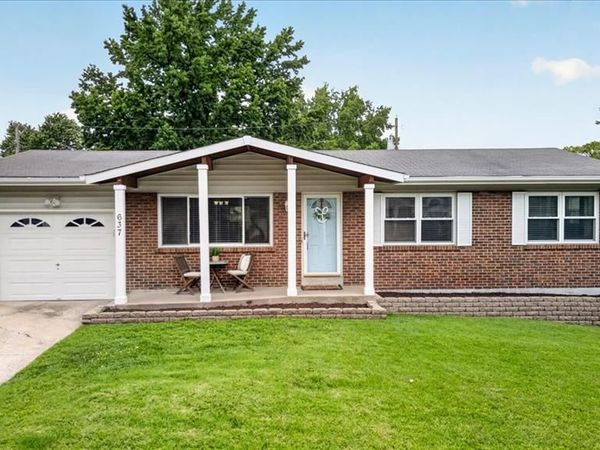 637 S Pam Avenue , St Charles, MO 63301