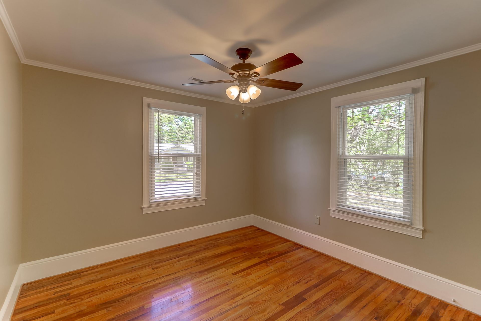 5002 Alpha Street Photo 20