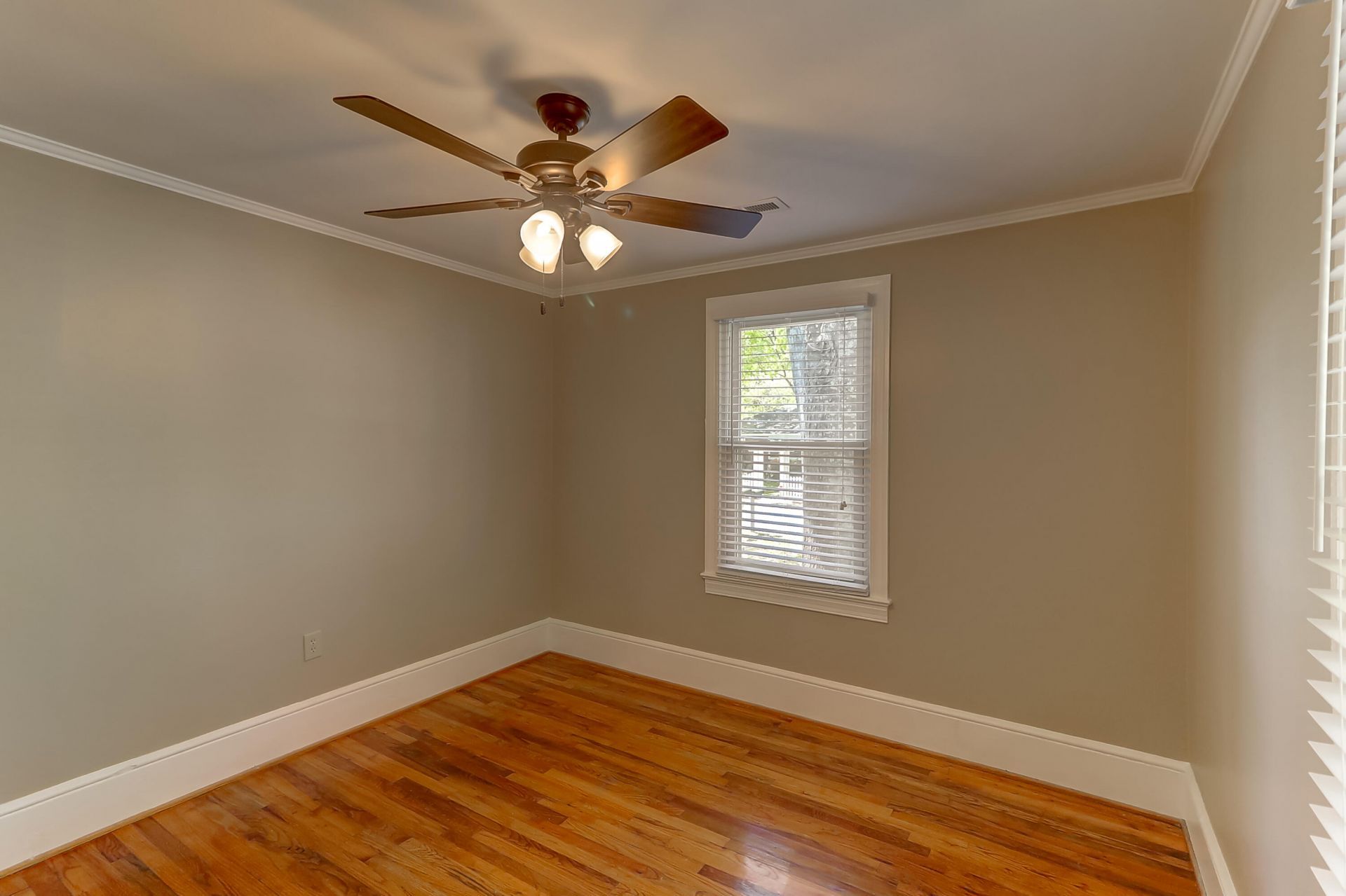 5002 Alpha Street Photo 24