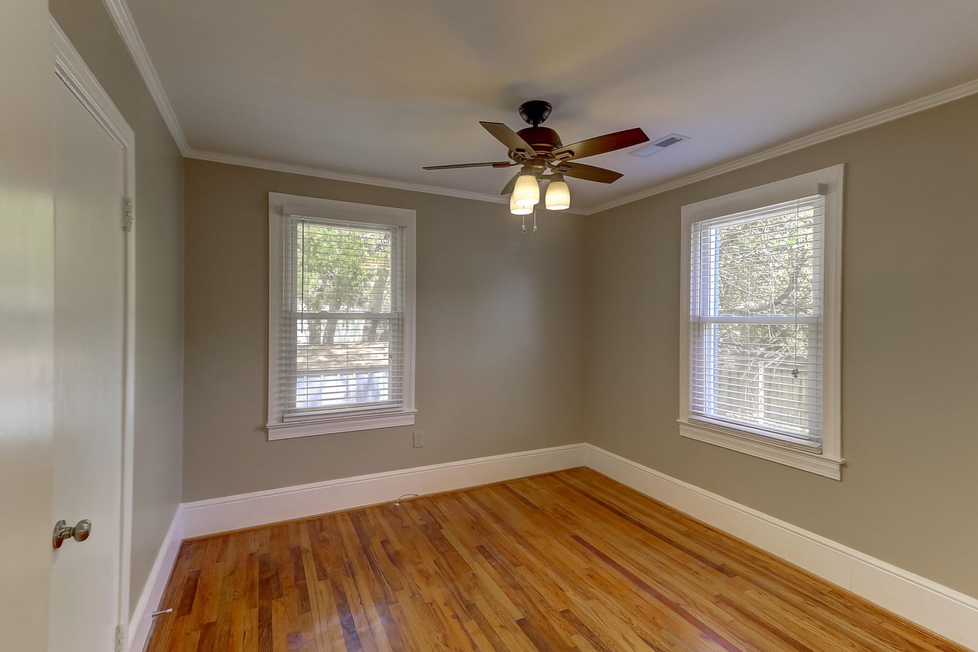 5002 Alpha Street Photo 25