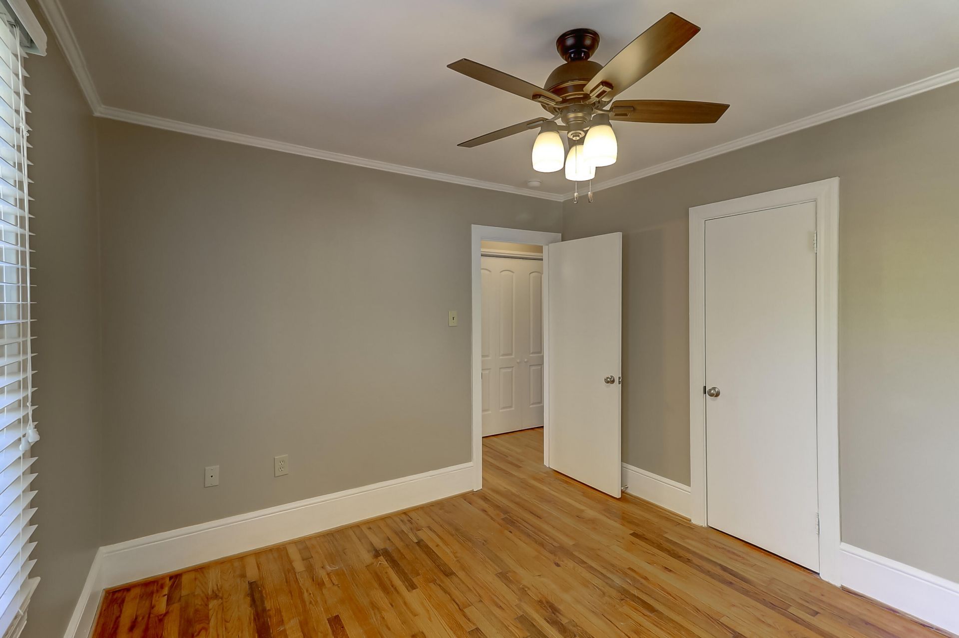 5002 Alpha Street Photo 27