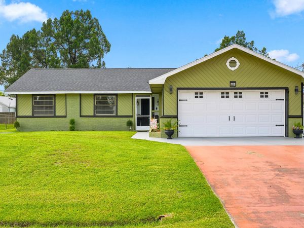 450 SE Thornhill Drive, Port St. Lucie, FL 34983