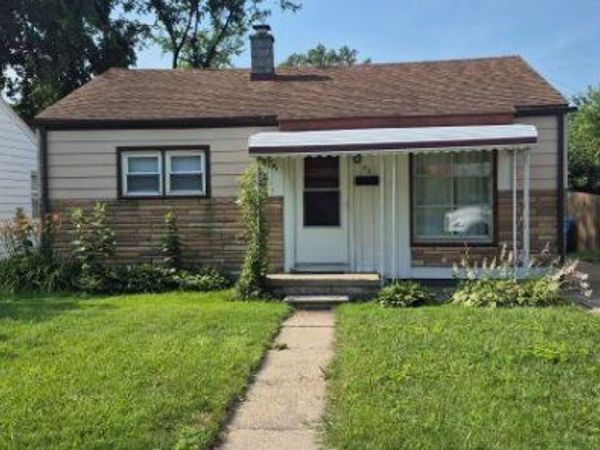 92 Kalama E, Madison Heights, MI 48071