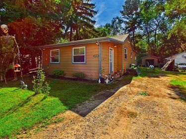11473 Dexter Street, Vienna Twp, MI 48420