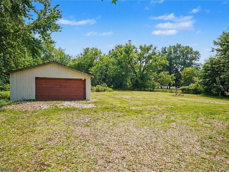 9470 Tallmadge Road, Diamond, OH 44412 Photo 14