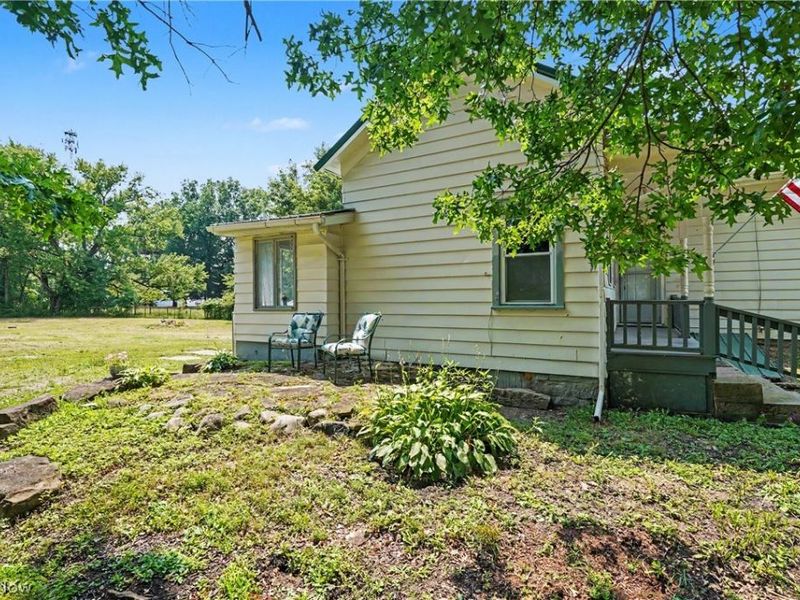 9470 Tallmadge Road, Diamond, OH 44412 Photo 4