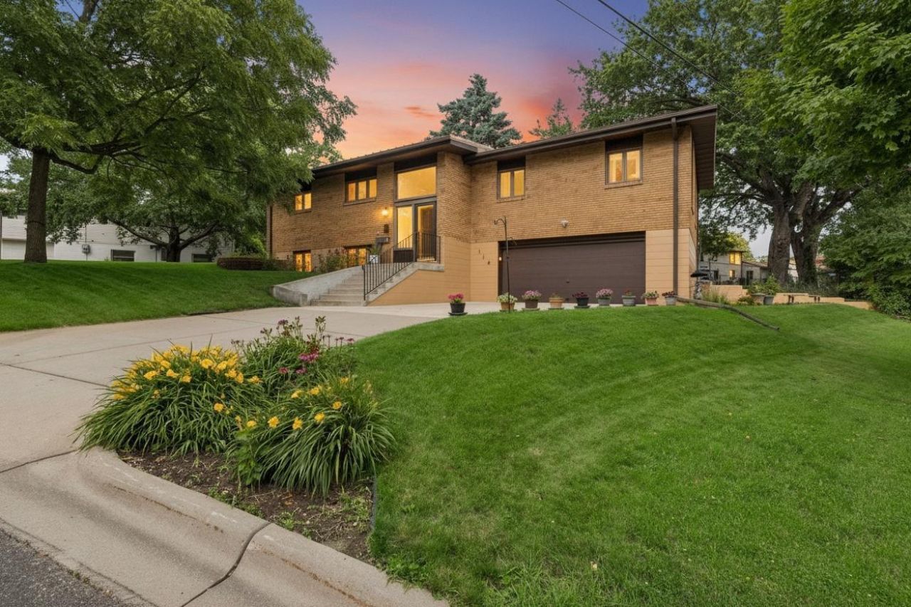116 Victory Place , South Saint Paul, MN 55075