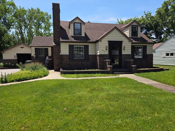 206 Michigan Street E, Three Oaks, MI 49128