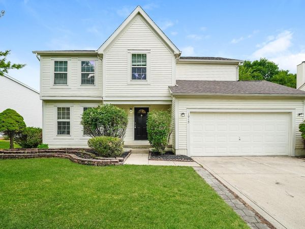 1915 Berwick Court , Delaware, OH 43015