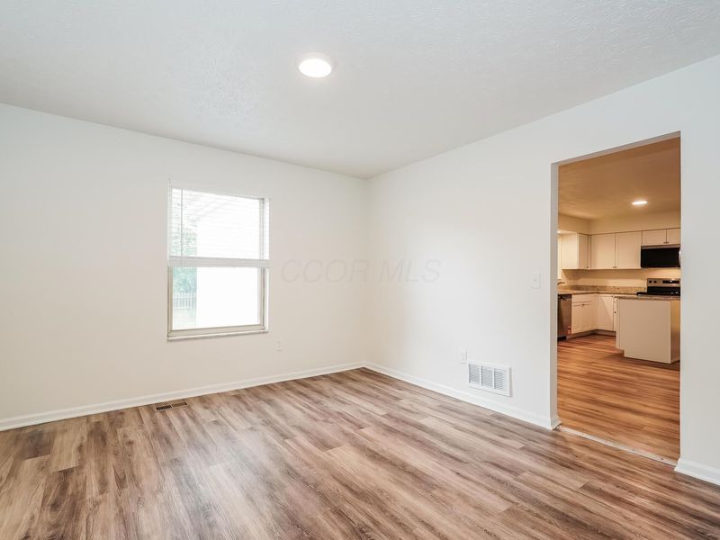 1915 Berwick Court , Delaware, OH 43015 Photo 4