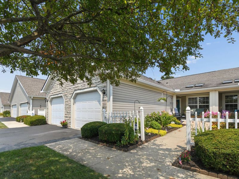 709 Kildow Court, Ashville, OH 43103 Photo 2