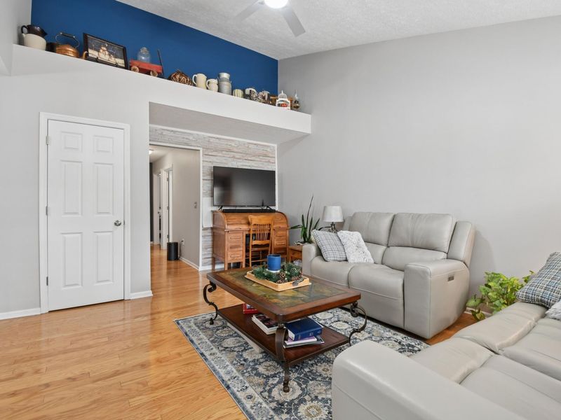 709 Kildow Court, Ashville, OH 43103 Photo 4