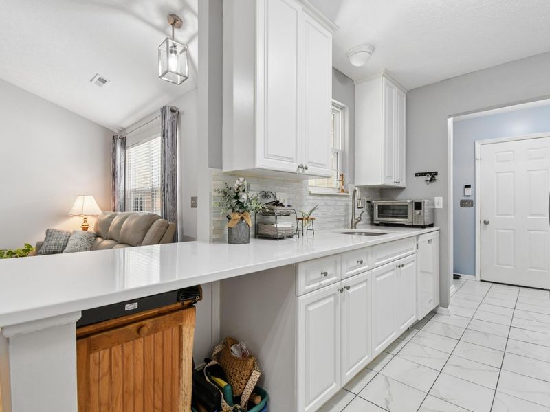 709 Kildow Court, Ashville, OH 43103 Photo 9