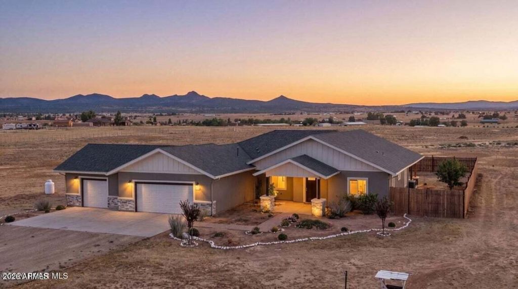 26180 N Vineyard Lane, Paulden, AZ 86334