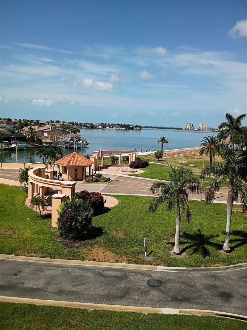 4900 S Brittany Drive S, Unit 414, Saint Petersburg, FL 33715 Photo