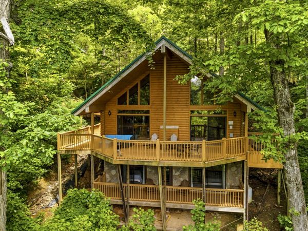 820 Pinnacle Vista Rd , Gatlinburg, TN 37738