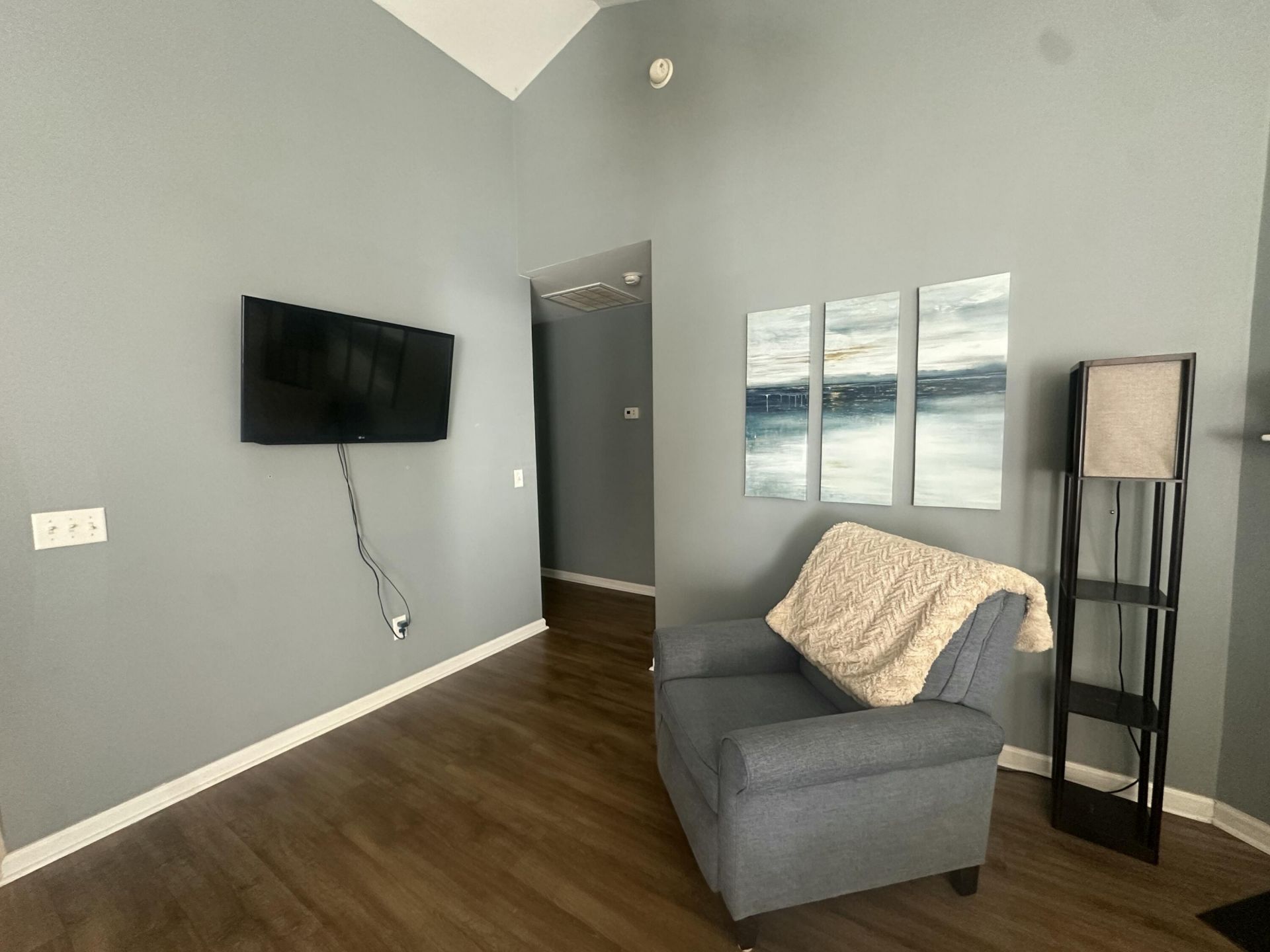 244 Avonshire Drive Photo 12