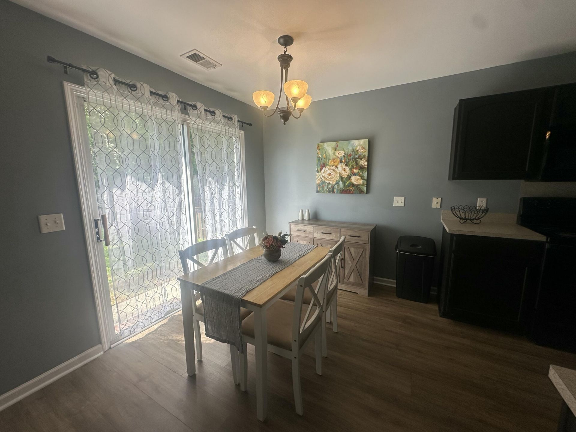 244 Avonshire Drive Photo 6