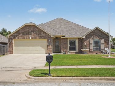 716 E Boston Street , Broken Arrow, OK 74012