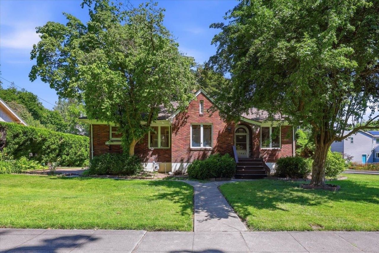 1027 E 17th Ave primary photo