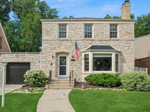 6669 N Sioux Avenue, Chicago, IL 60646