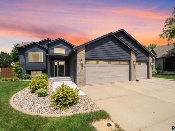 2004 E Briar Den Ct, Sioux Falls, SD 57108