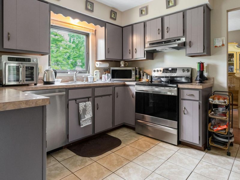 10233 N Crosset Hill Drive, Pickerington, OH 43147 Photo 9