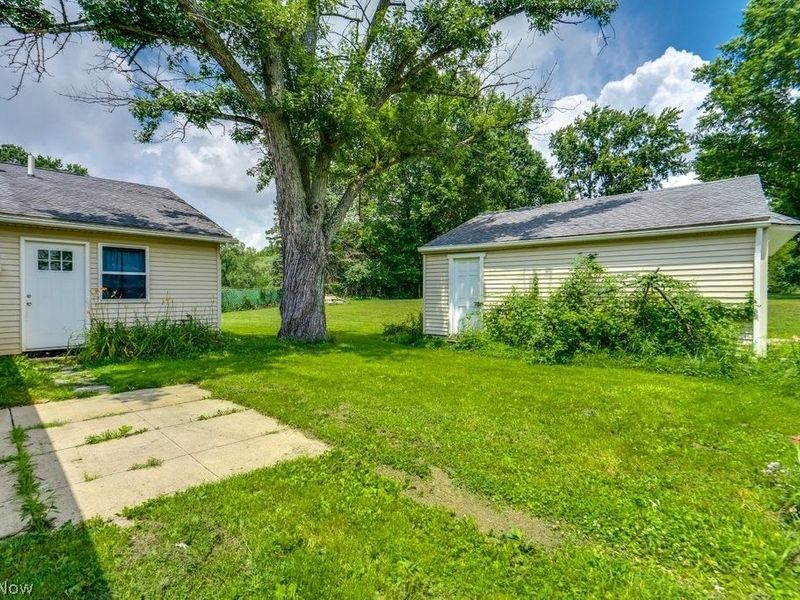 1989 E Turkeyfoot Lake Road, Akron, OH 44312 Photo 5