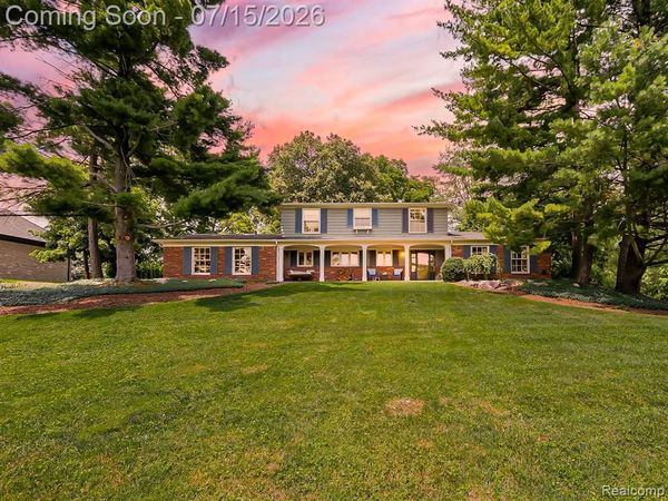 6730 Meadowlake Road, Bloomfield Hills, MI 48301