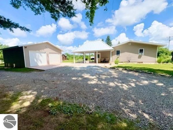 4721 Sidney Road E, Stanton, MI 48888