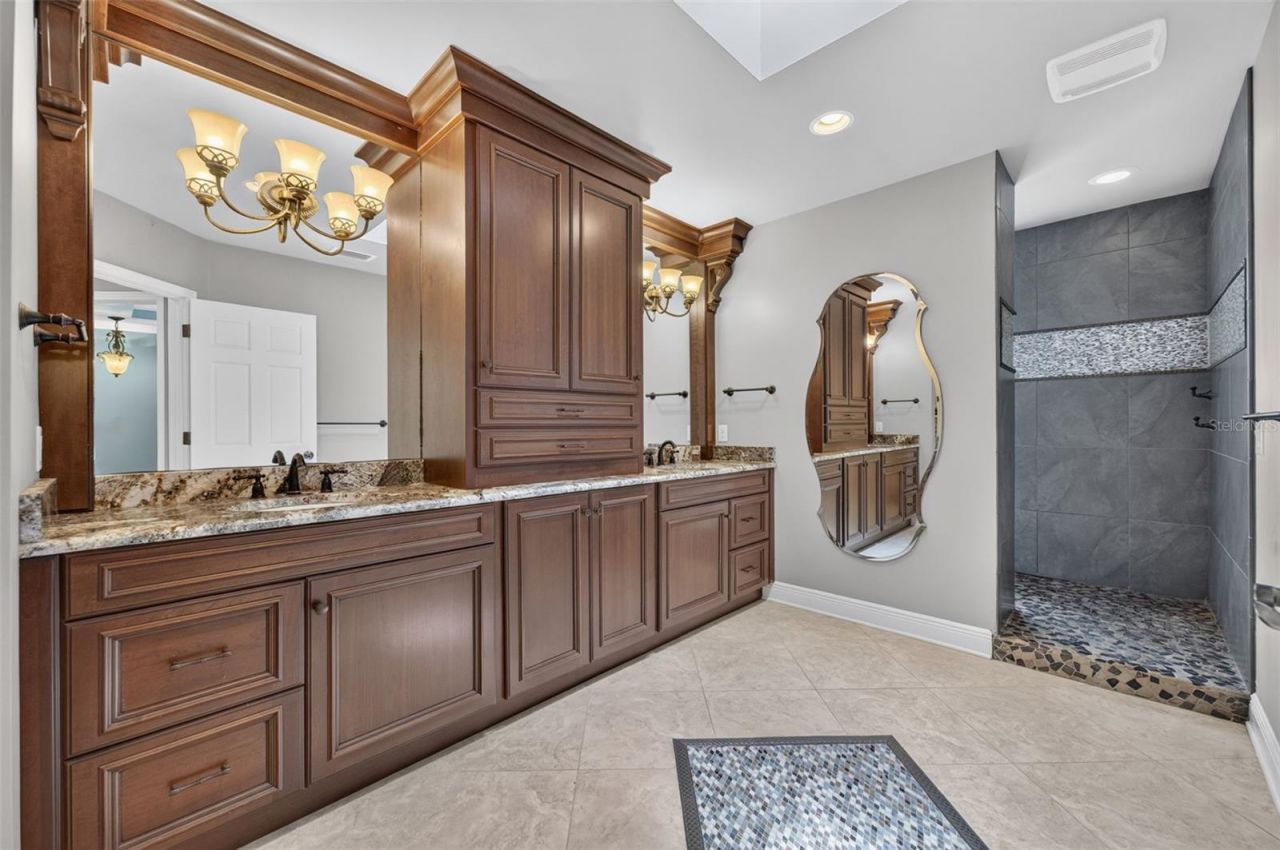 2410 Lake Shore Drive, Orlando, FL 32803 Photo