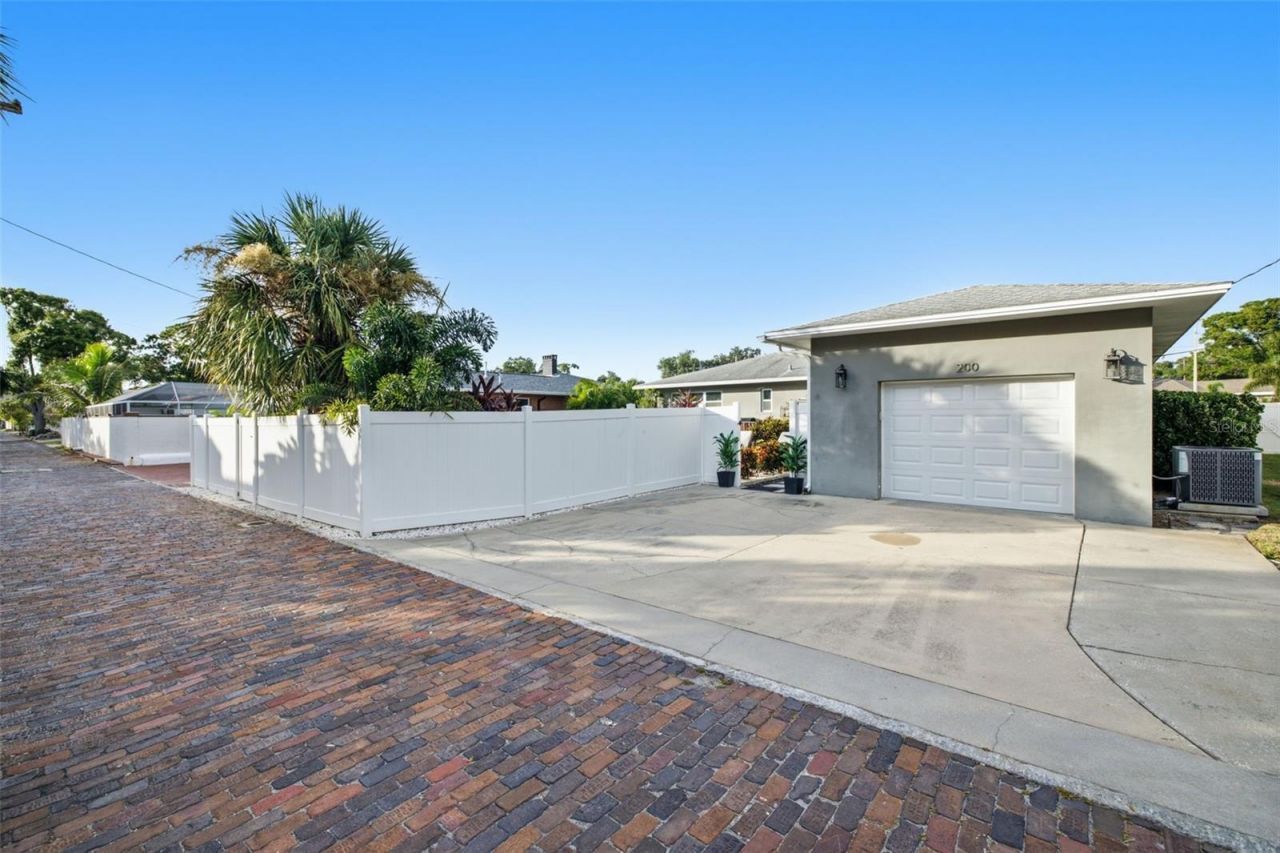 200 Park Street N, Saint Petersburg, FL 33710 Photo