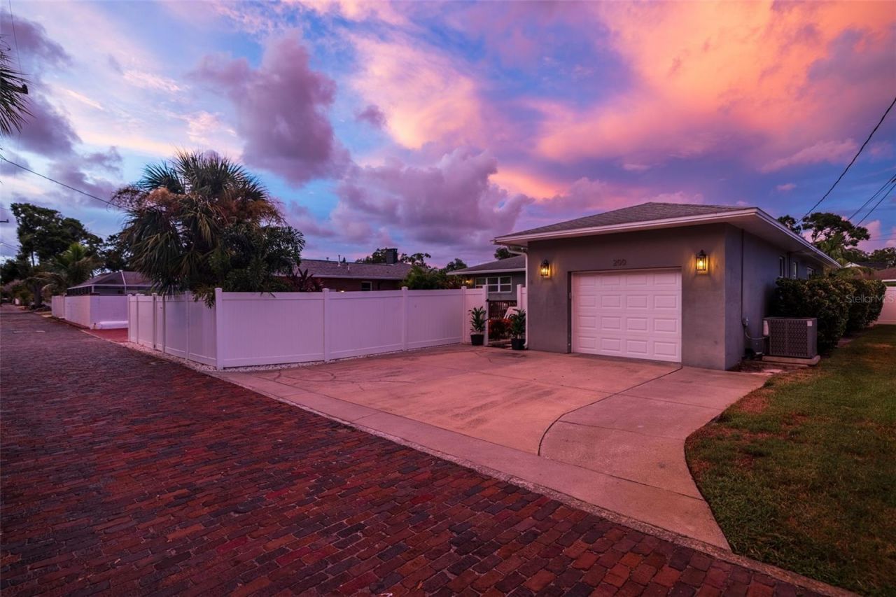 200 Park Street N, Saint Petersburg, FL 33710 Photo