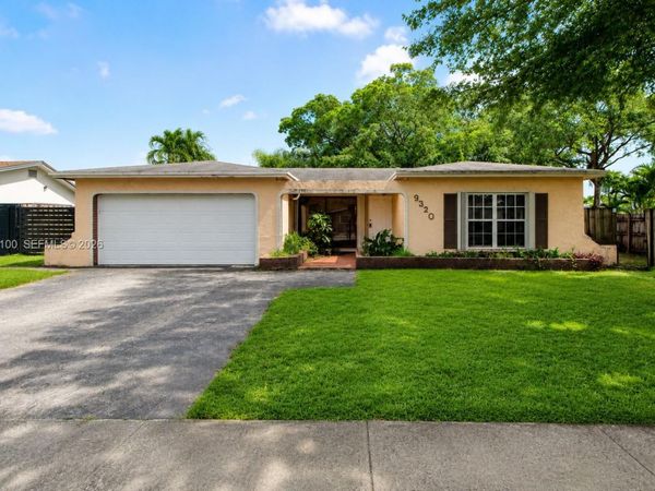 9320 NW 13th St, Pembroke Pines, FL 33024