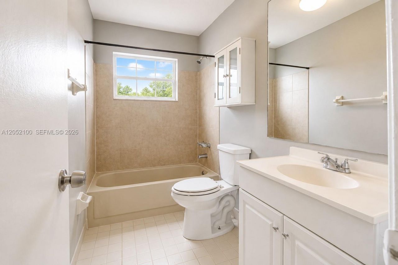 9320 NW 13th St, Pembroke Pines, FL 33024 Photo