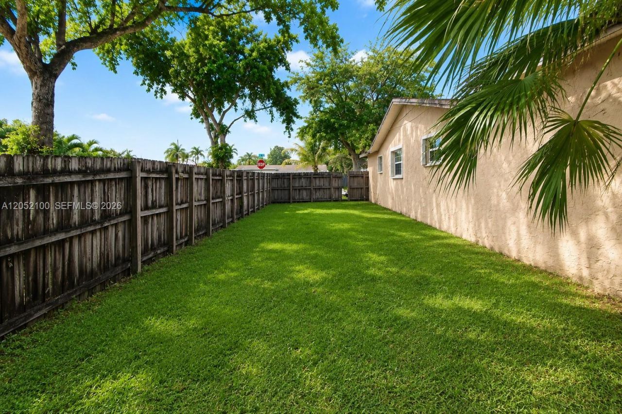 9320 NW 13th St, Pembroke Pines, FL 33024 Photo