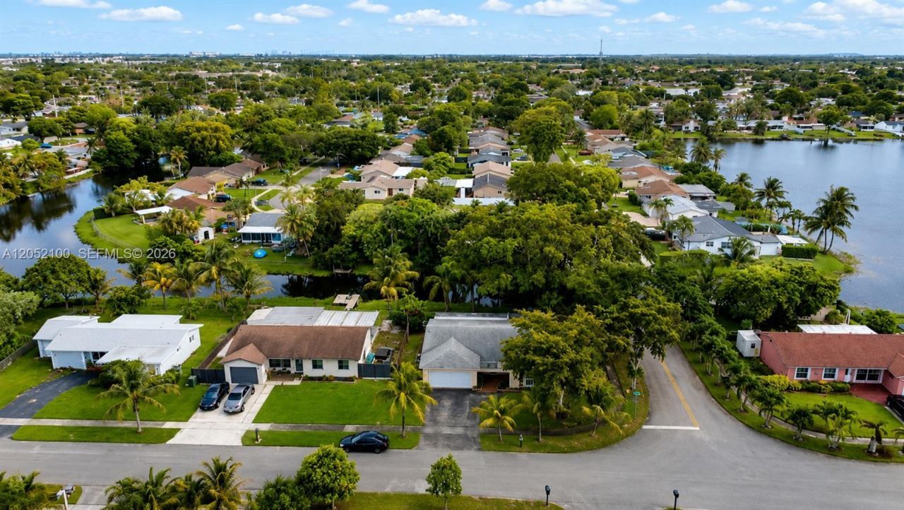 9320 NW 13th St, Pembroke Pines, FL 33024 Photo