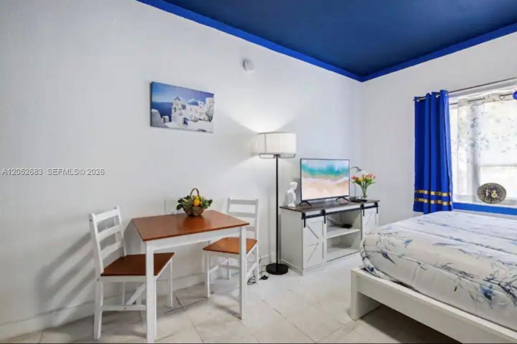255 W 24th St , Unit 302, Miami Beach, FL 33140 Photo
