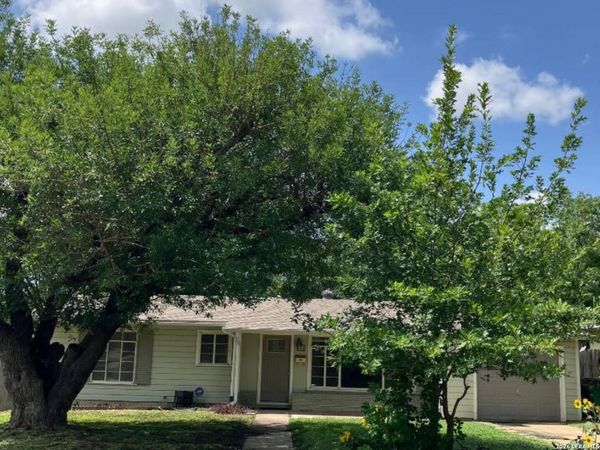 606 Blakeley, San Antonio, TX 78209