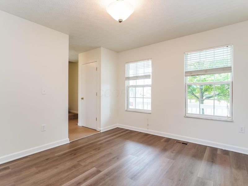 4284 Promenade Avenue , Grove City, OH 43123 Photo 4