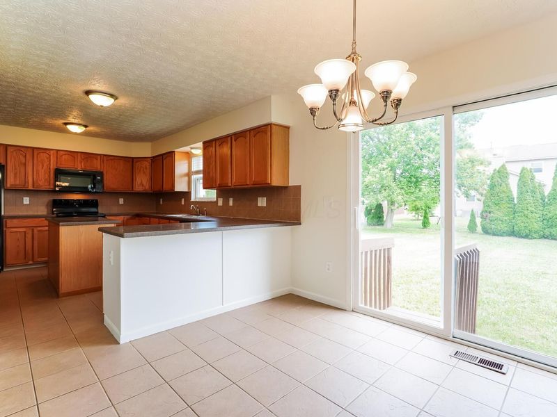 4284 Promenade Avenue , Grove City, OH 43123 Photo 6