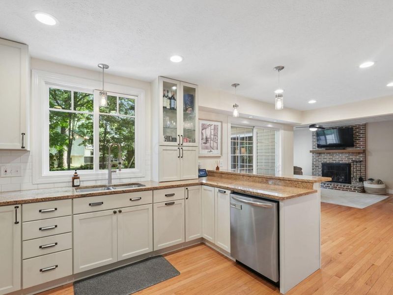 7431 Saunderlane Road, Columbus, OH 43235 Photo 10